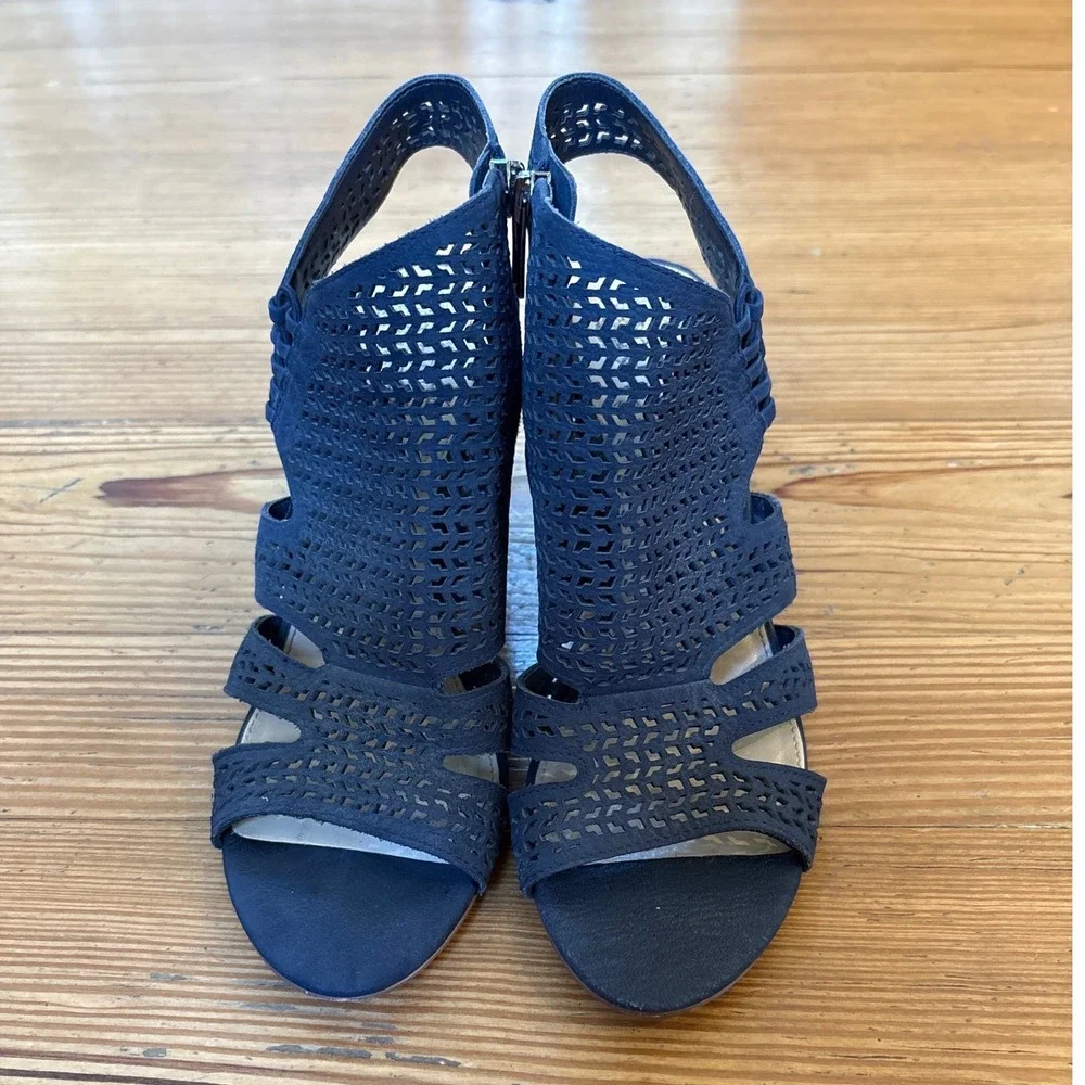 Vince‎ Camuto Brindita Sandals Women Blue Perforated Block Heel SIZE 8.5